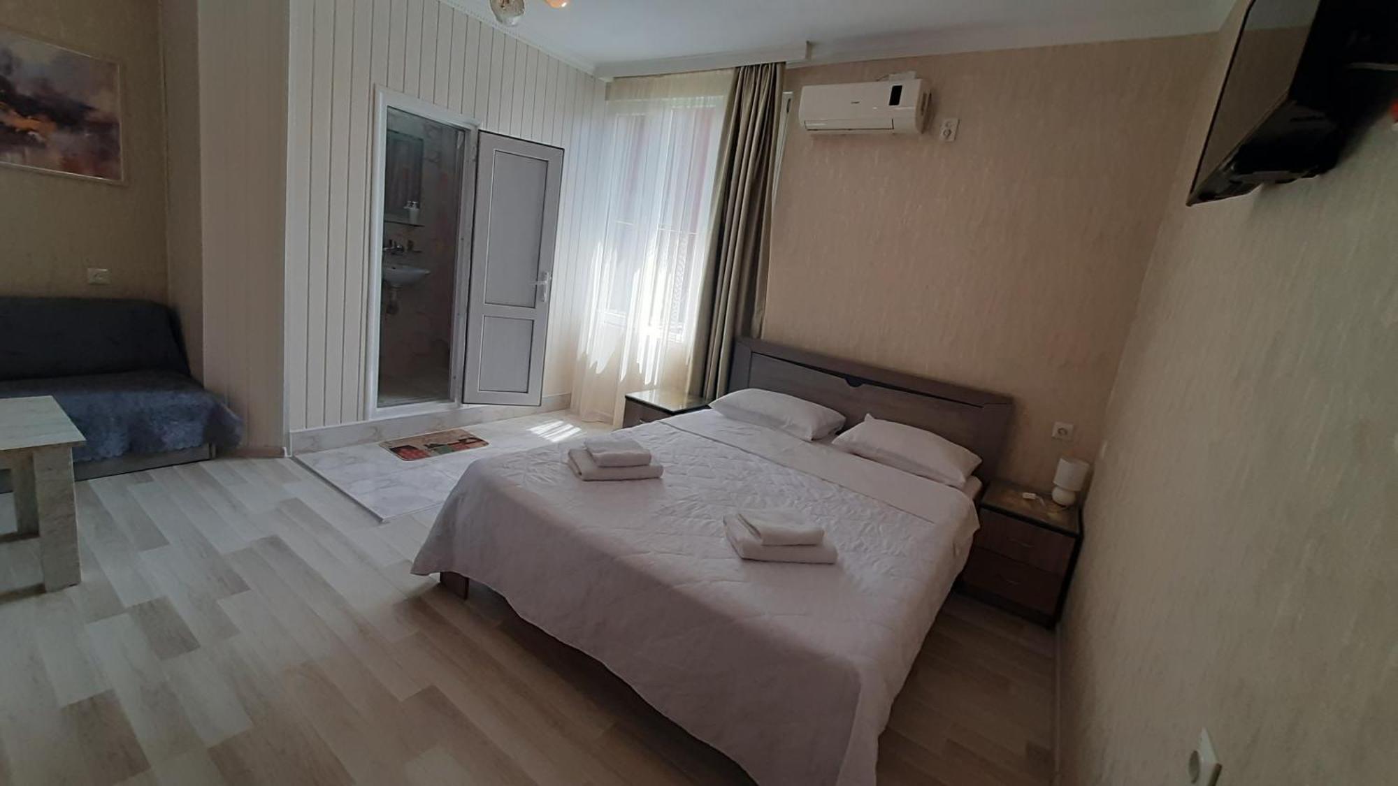 Guesthouse Next To Beach Batumi Exterior photo