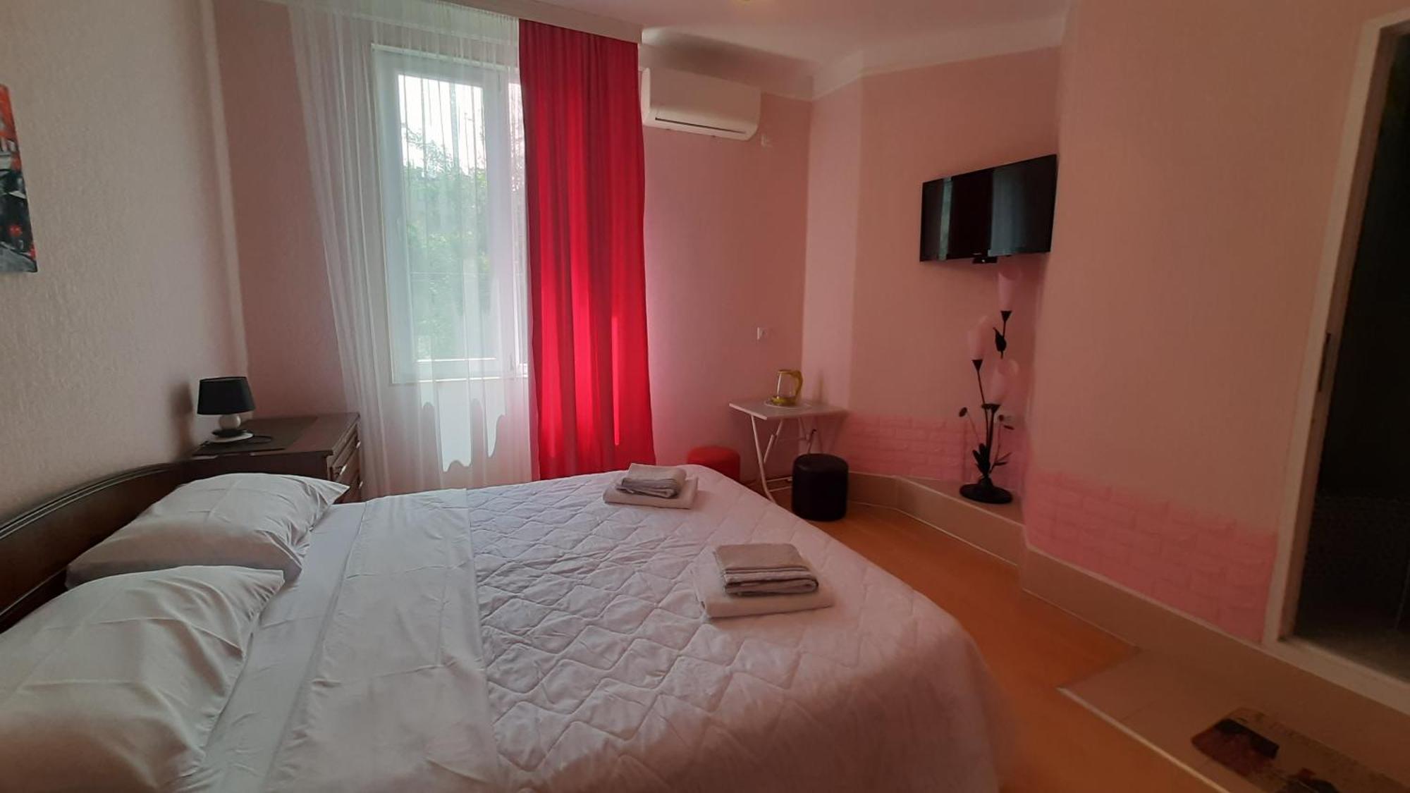 Guesthouse Next To Beach Batumi Exterior photo